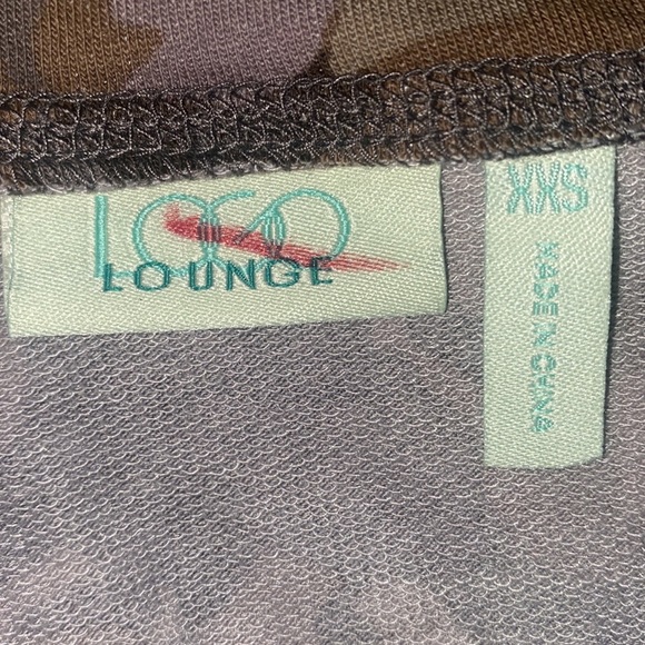 LOGO by Lori Goldstein Camouflage Tunic, P2P:17”, L:29” - Picture 3 of 3